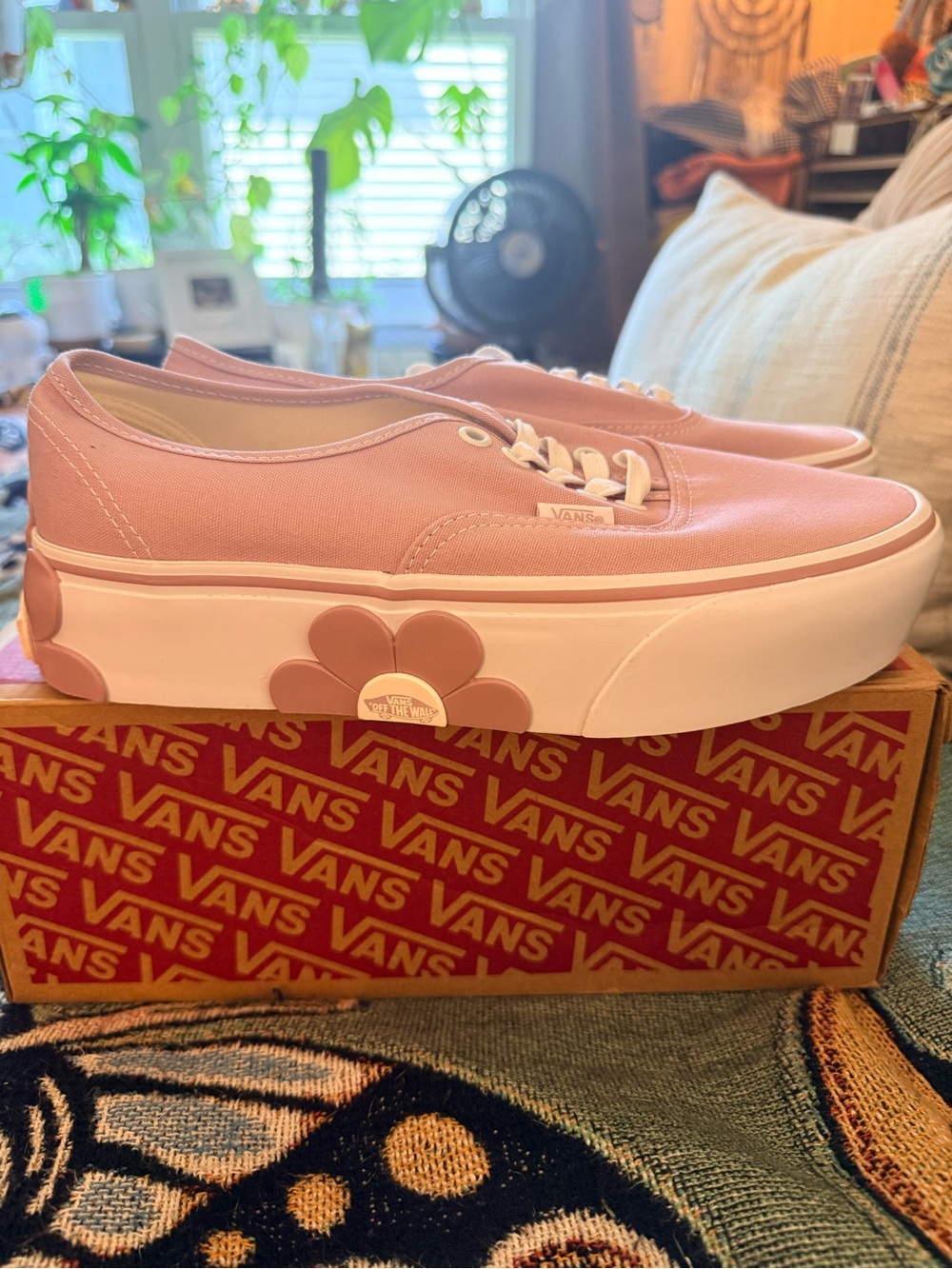 BRAND NEW Vans Mauve Purple/Pink Low-Top Canvas Sneakers - Picture 3 of 6
